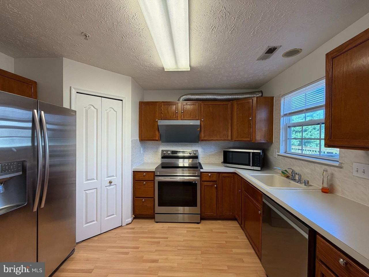 3335 Hollow Ct - Photo 3 of 7