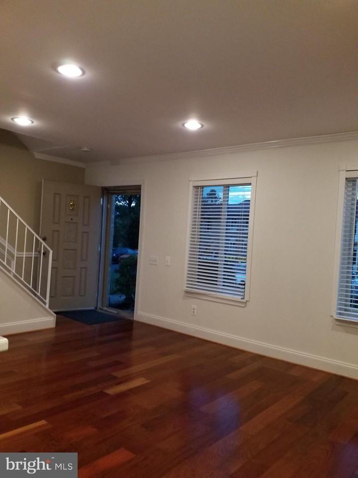 9516 Tippett Ln - Photo 2 of 11