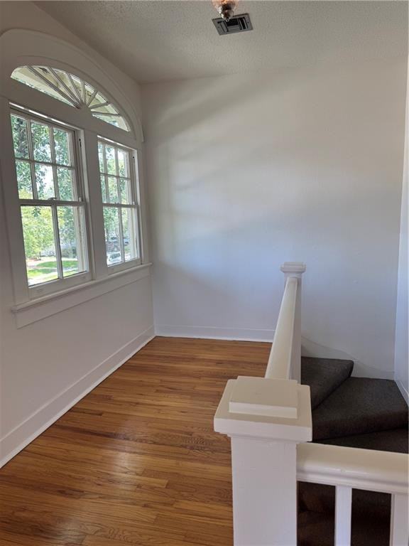 216 Hollywood Dr - Photo 2 of 15