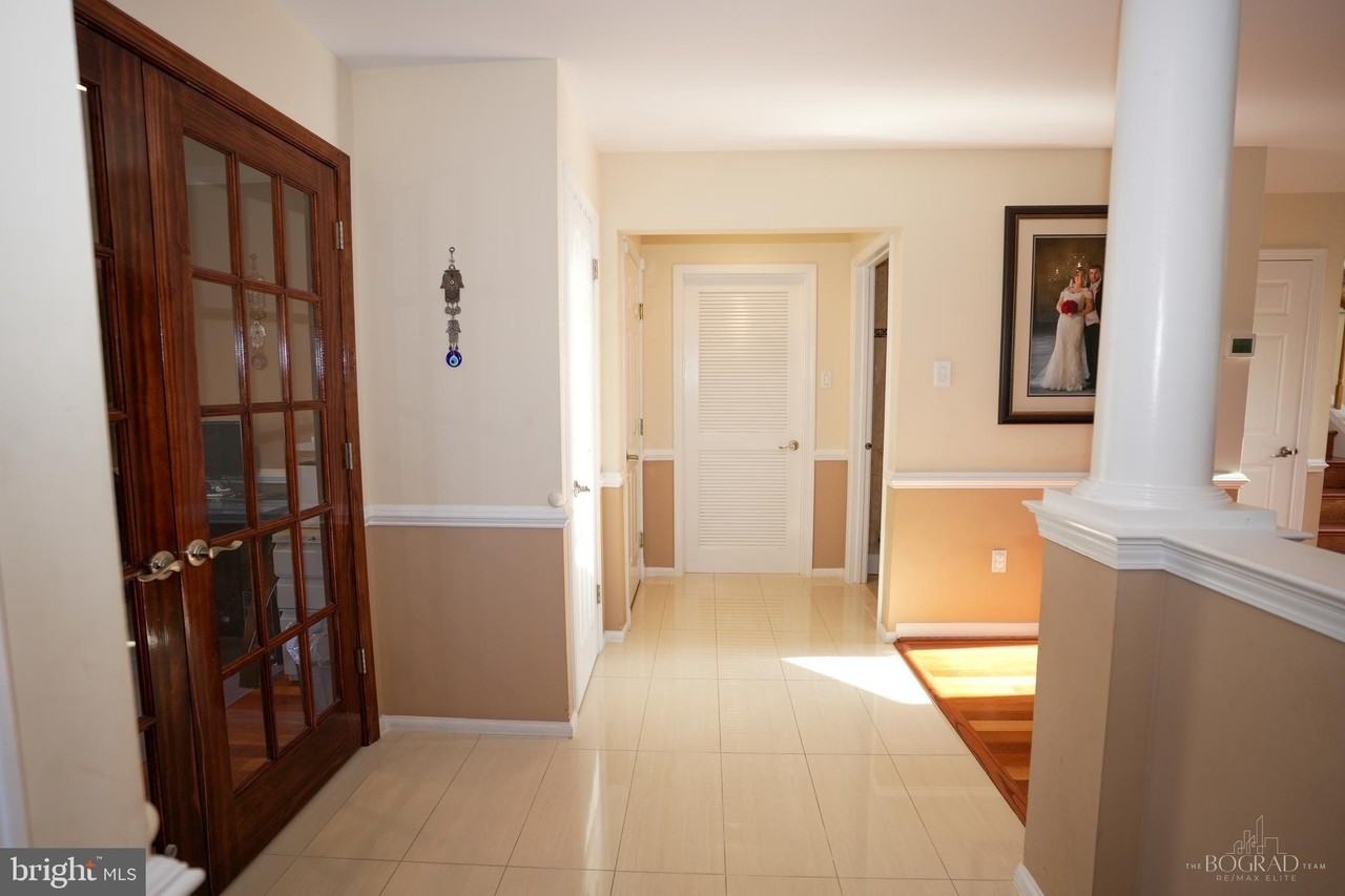 201 White Pine Ct - Photo 4 of 43
