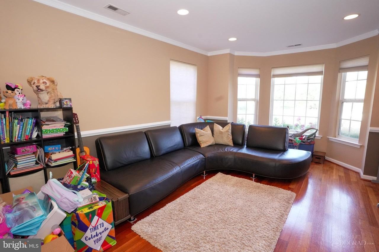 201 White Pine Ct - Photo 6 of 43