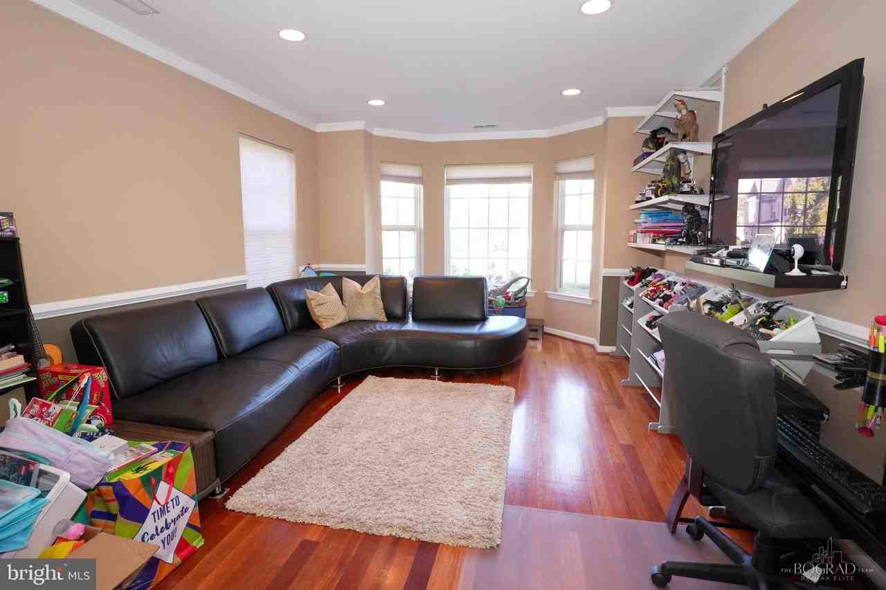 201 White Pine Ct - Photo 7 of 43