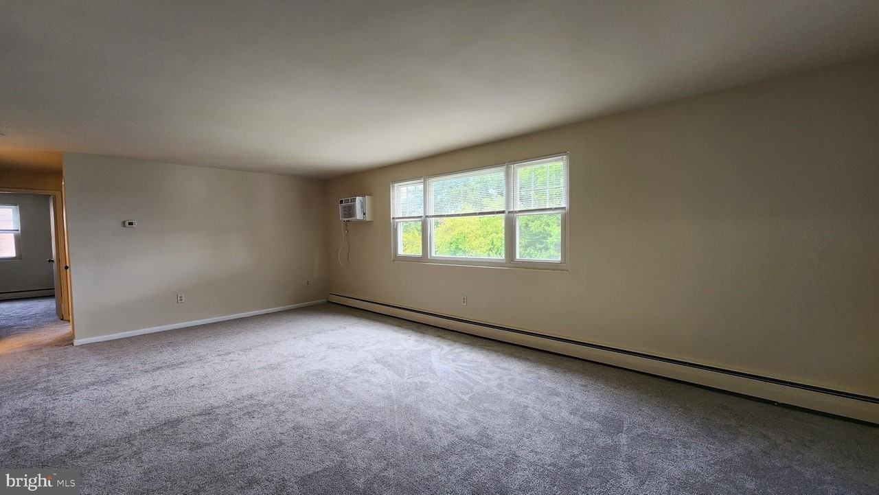 804 Vaughn Rd #B7 - Photo 4 of 9