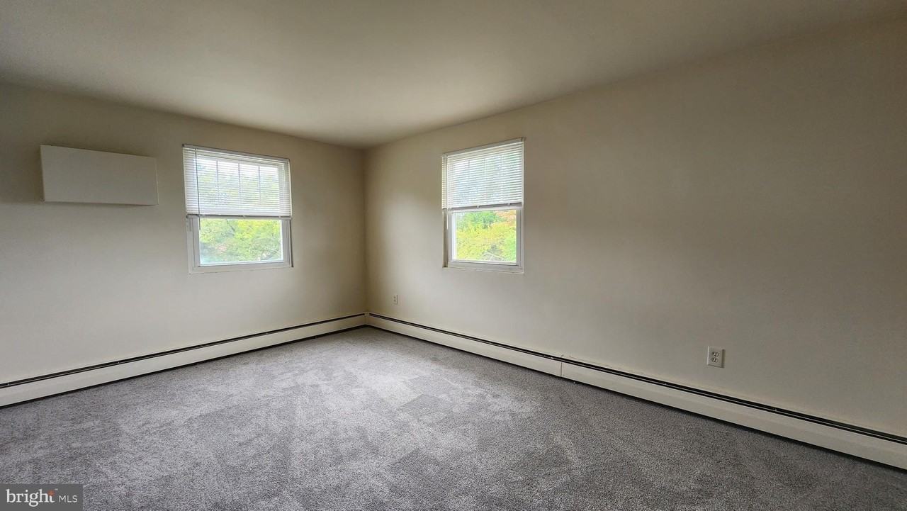 804 Vaughn Rd #B7 - Photo 5 of 9