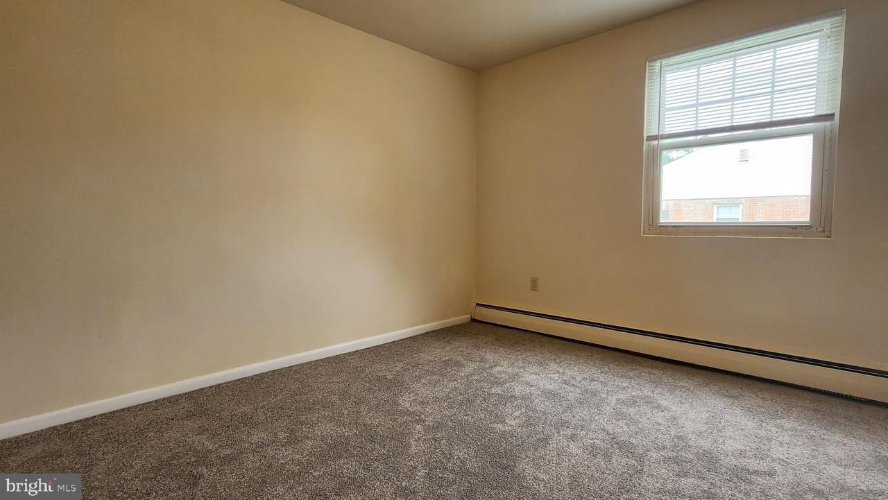 804 Vaughn Rd #B7 - Photo 7 of 9