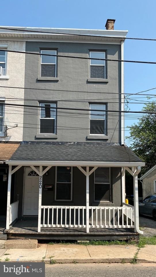 220 Pearl St - Photo 2 of 23