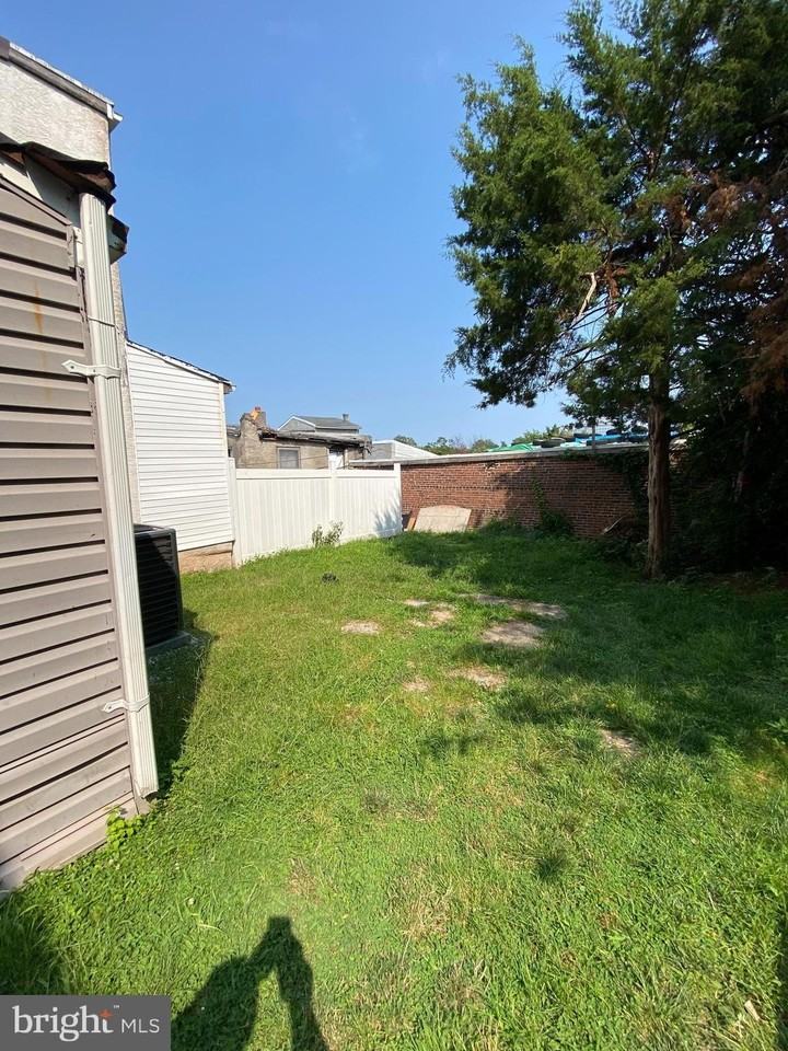 220 Pearl St - Photo 6 of 23