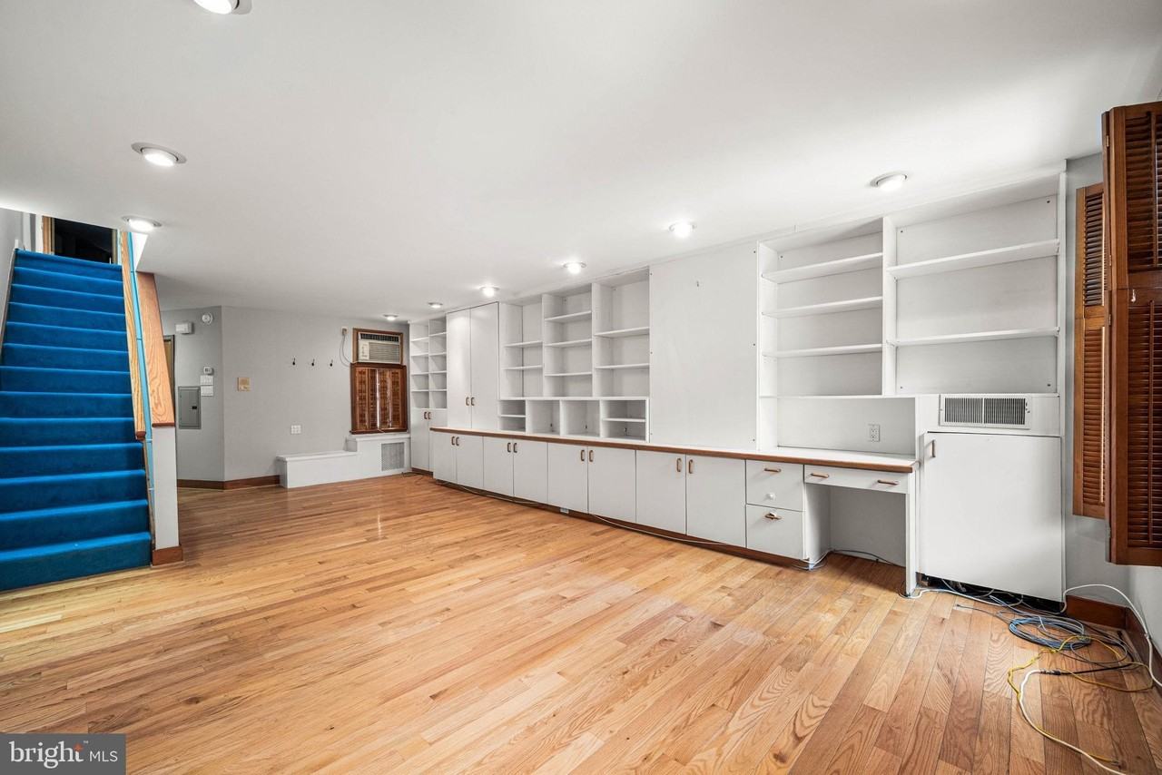 241 S 23rd St #2ndFL - Photo 3 of 21
