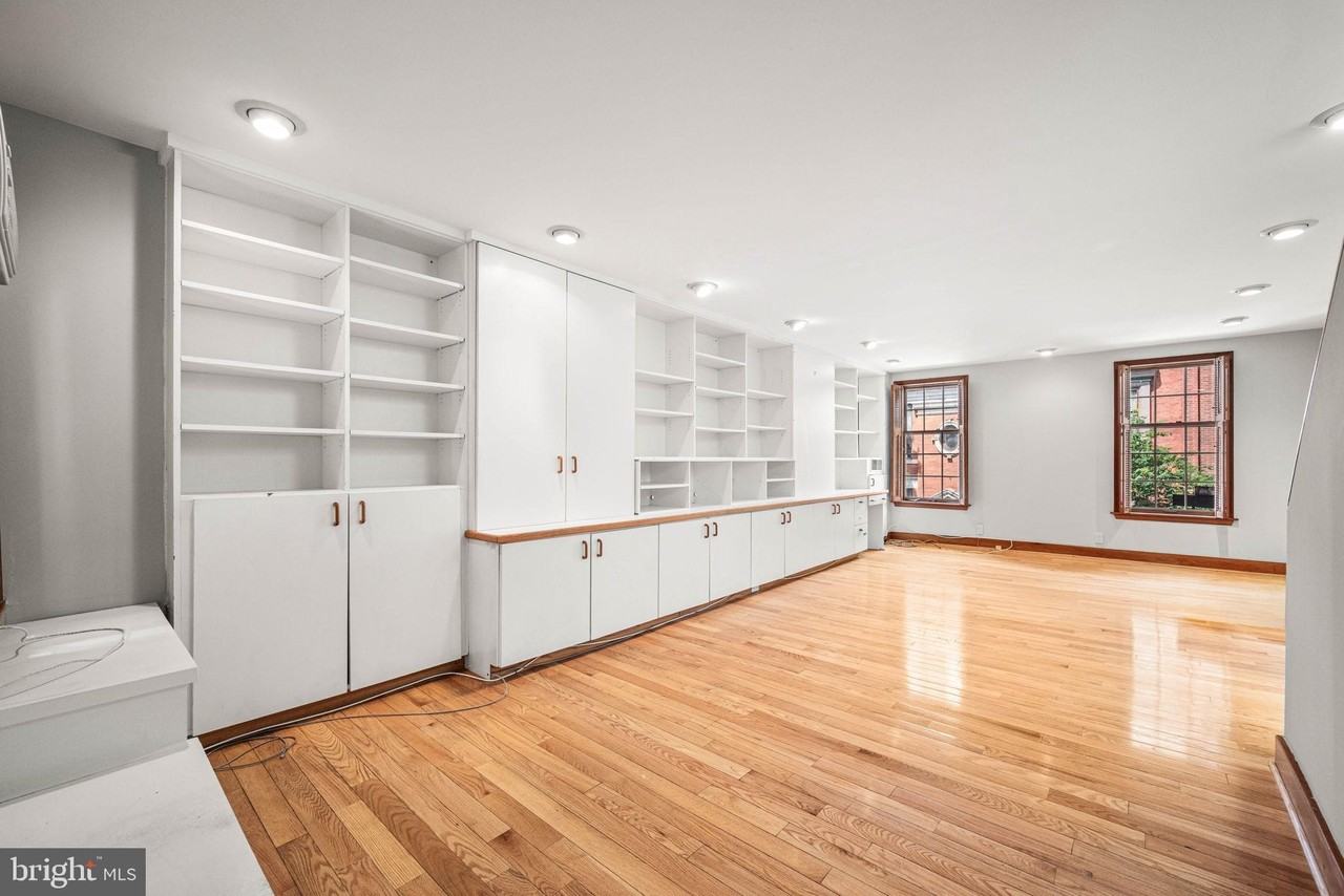 241 S 23rd St #2ndFL - Photo 4 of 21