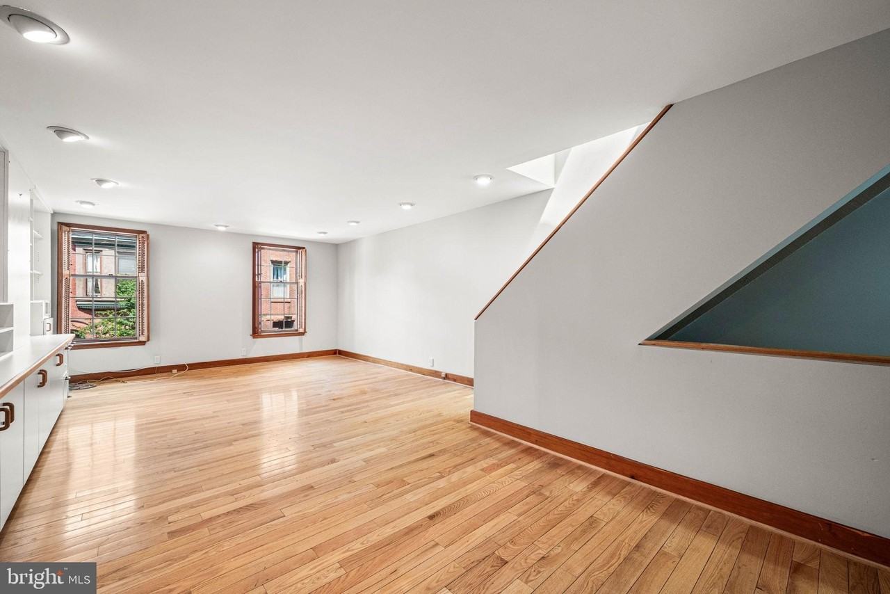 241 S 23rd St #2ndFL - Photo 5 of 21