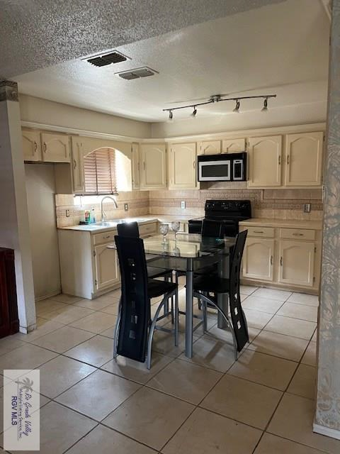 2133 Toluca Dr - Photo 3 of 16