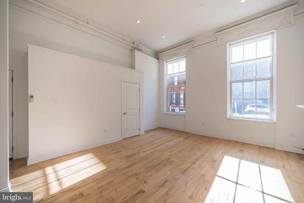 1311 Spruce St #102 - Photo 5 of 12