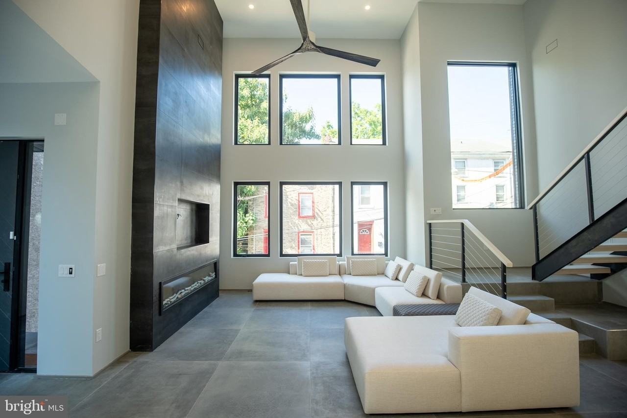 4513 Baker St - Photo 3 of 50