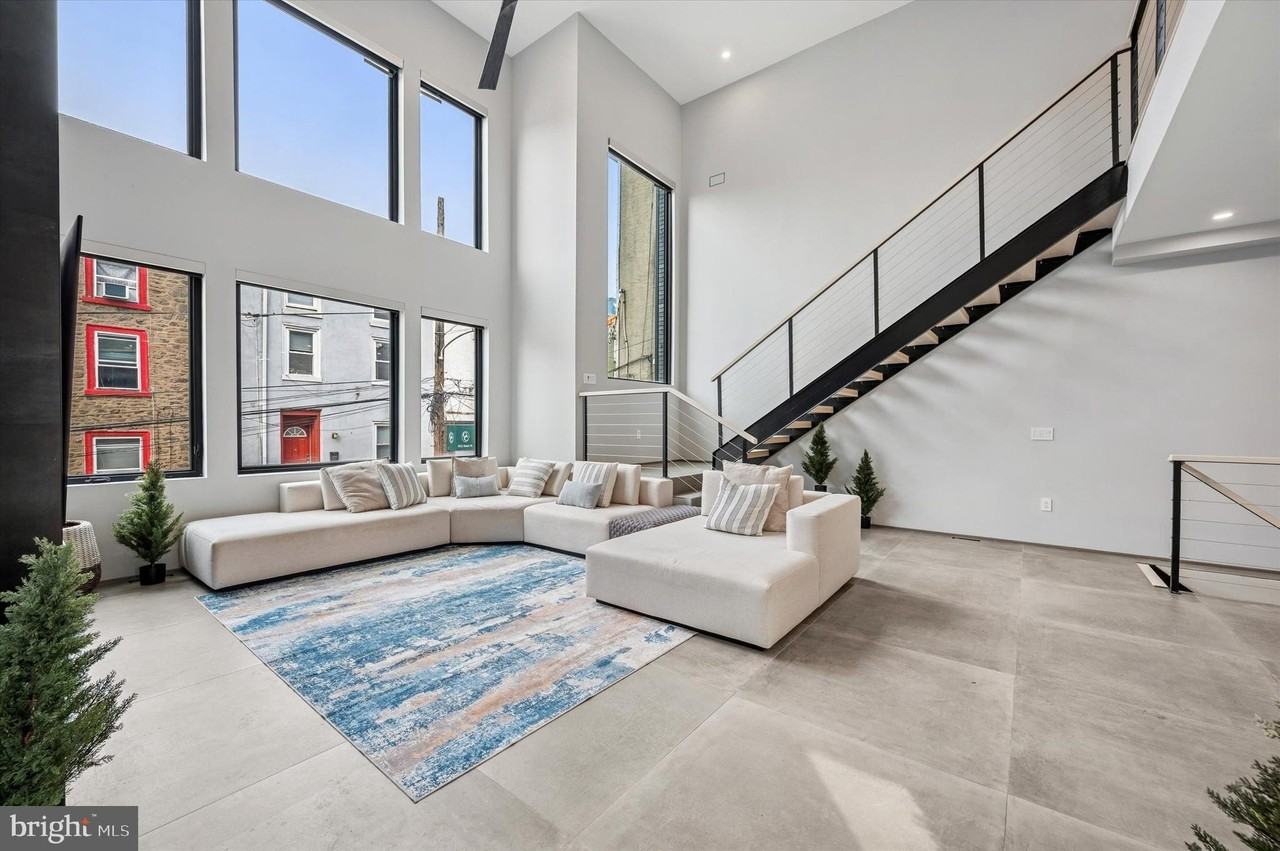 4513 Baker St - Photo 4 of 50