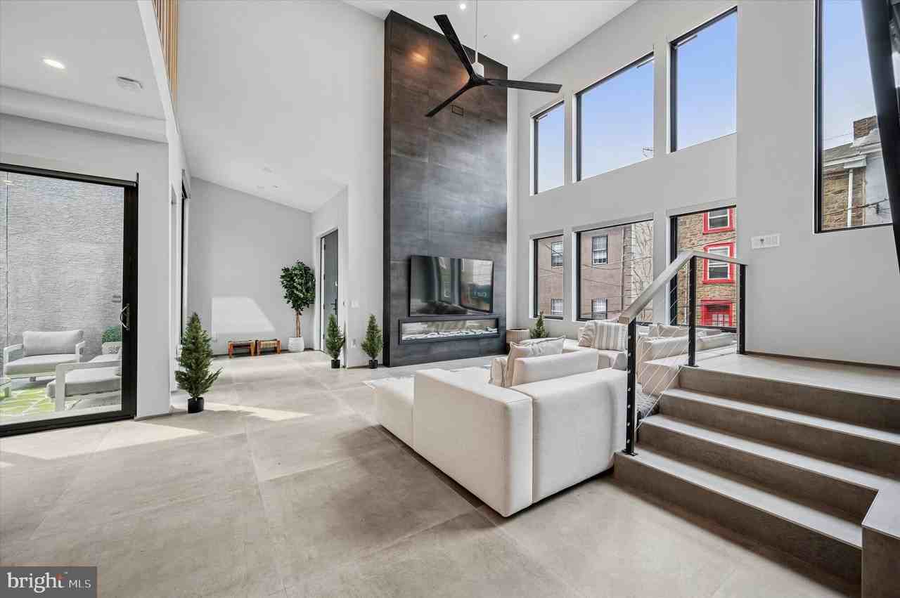 4513 Baker St - Photo 5 of 50