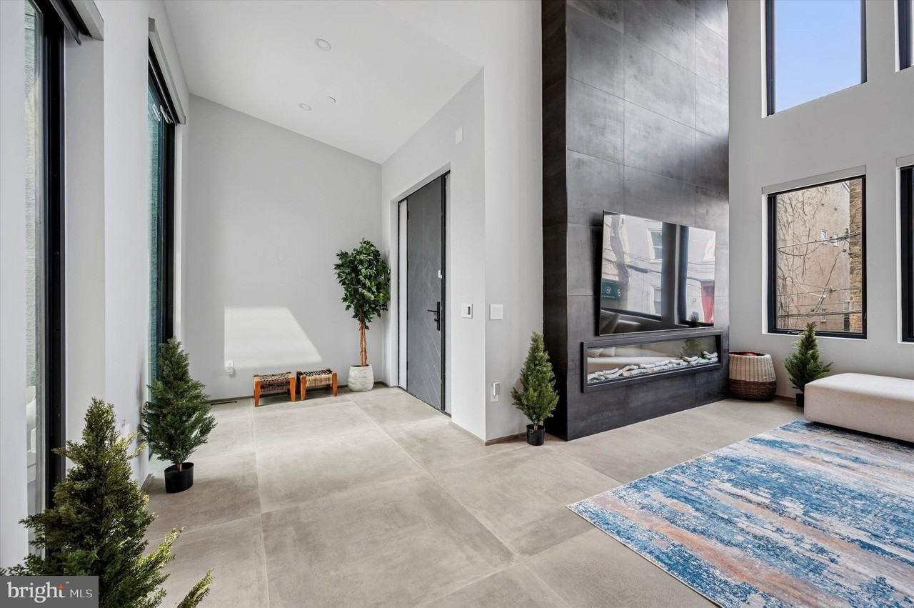 4513 Baker St - Photo 6 of 50