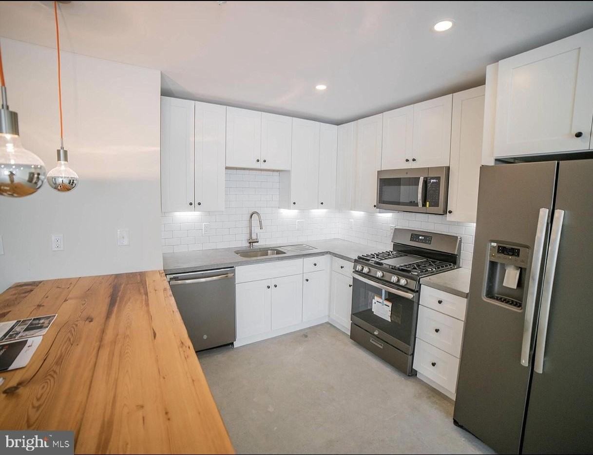 1331 N Randolph St #9 - Photo 3 of 14