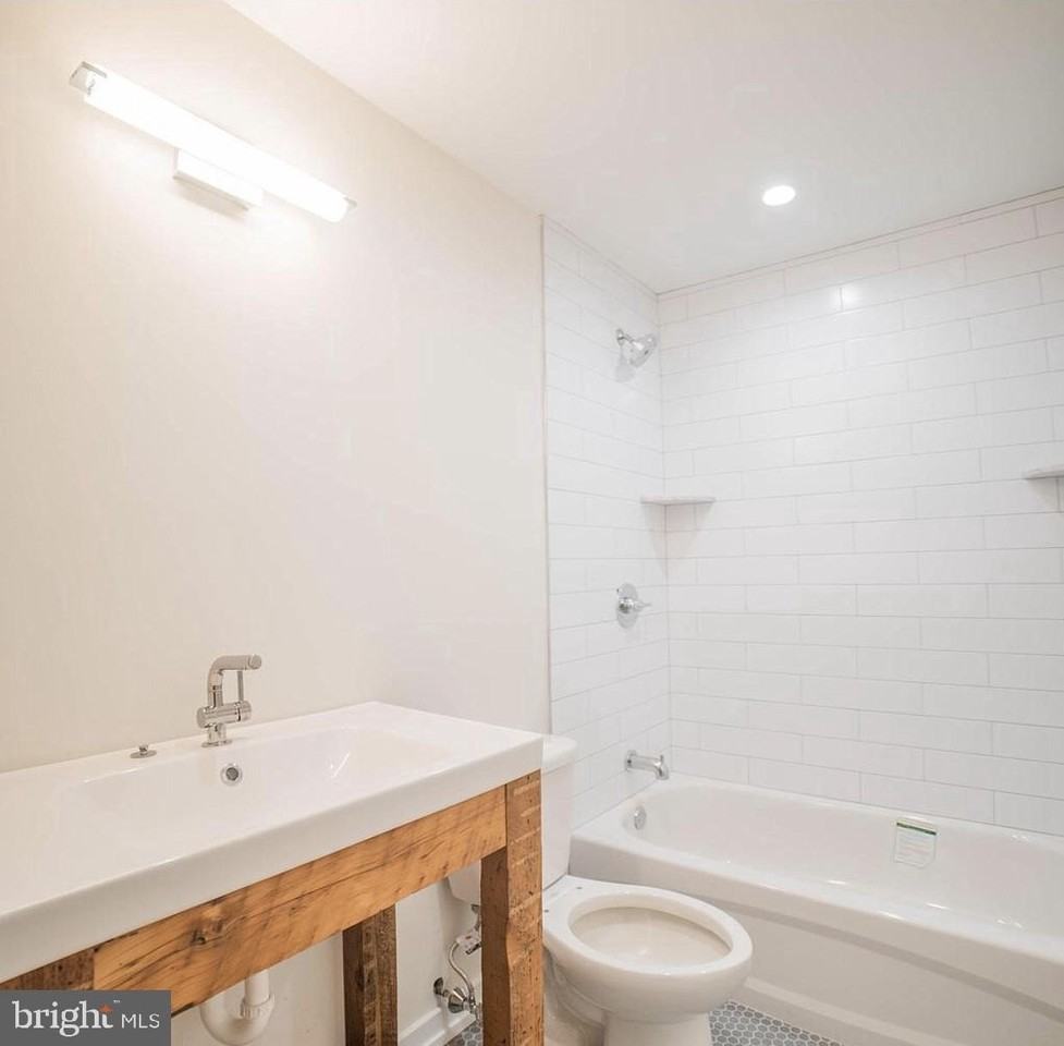1331 N Randolph St #9 - Photo 4 of 14