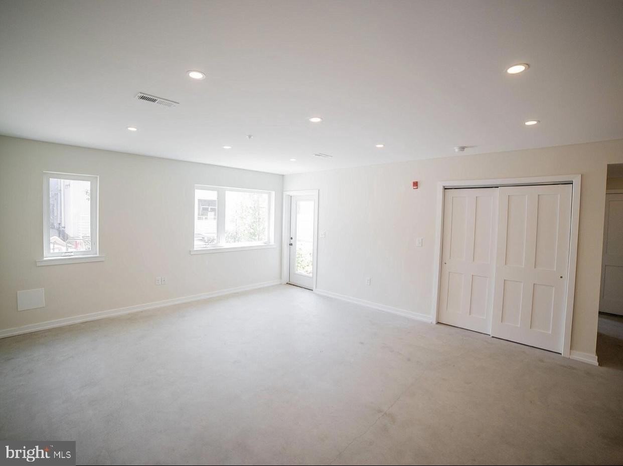 1331 N Randolph St #9 - Photo 5 of 14