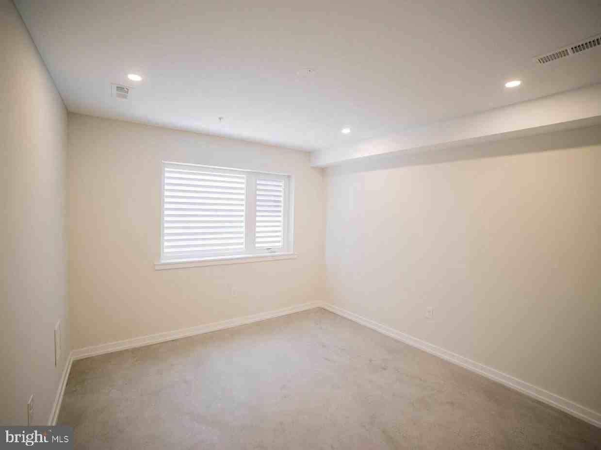 1331 N Randolph St #9 - Photo 6 of 14