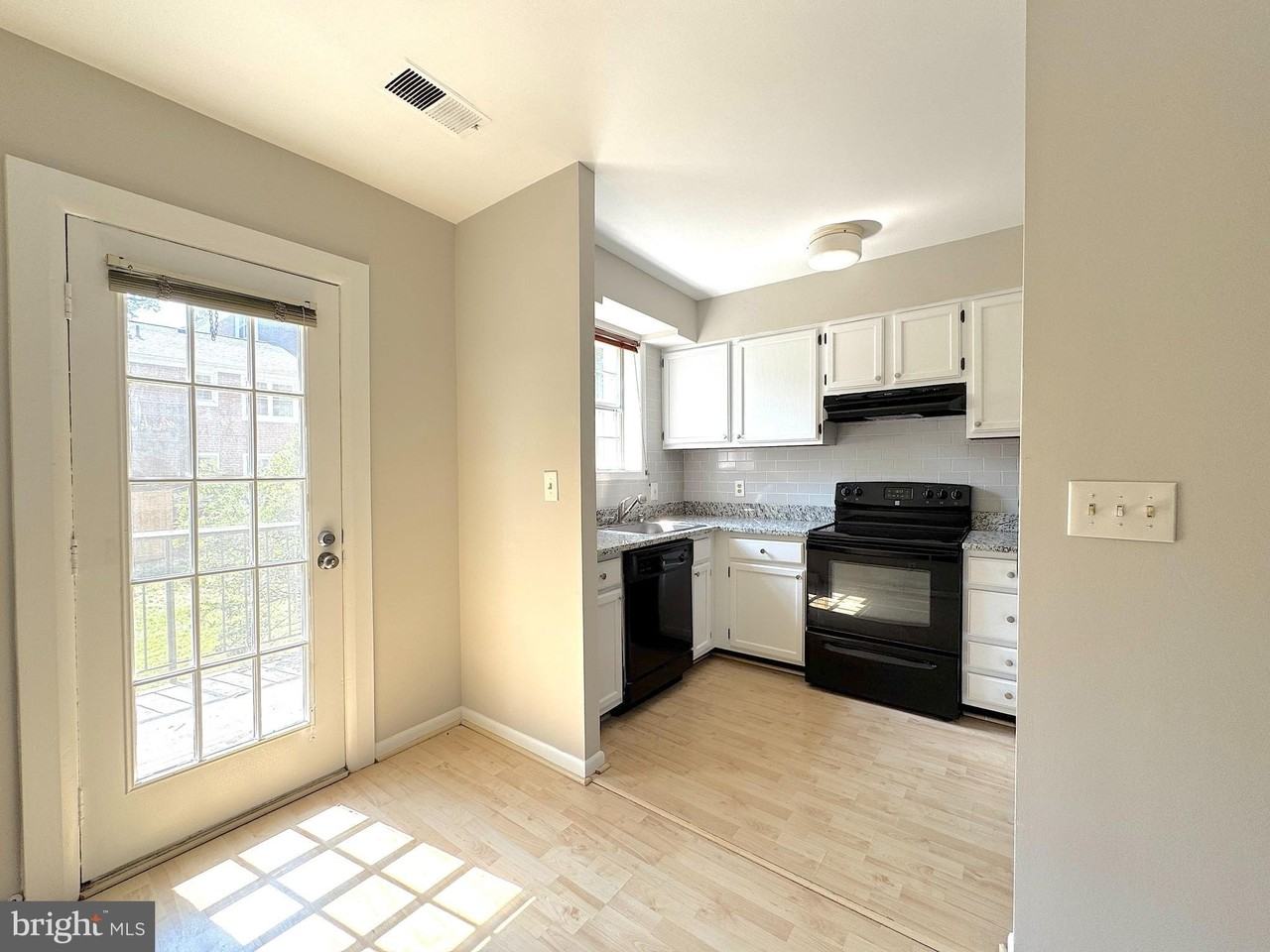 2509 S Walter Reed Dr Unit D #D - Photo 4 of 18