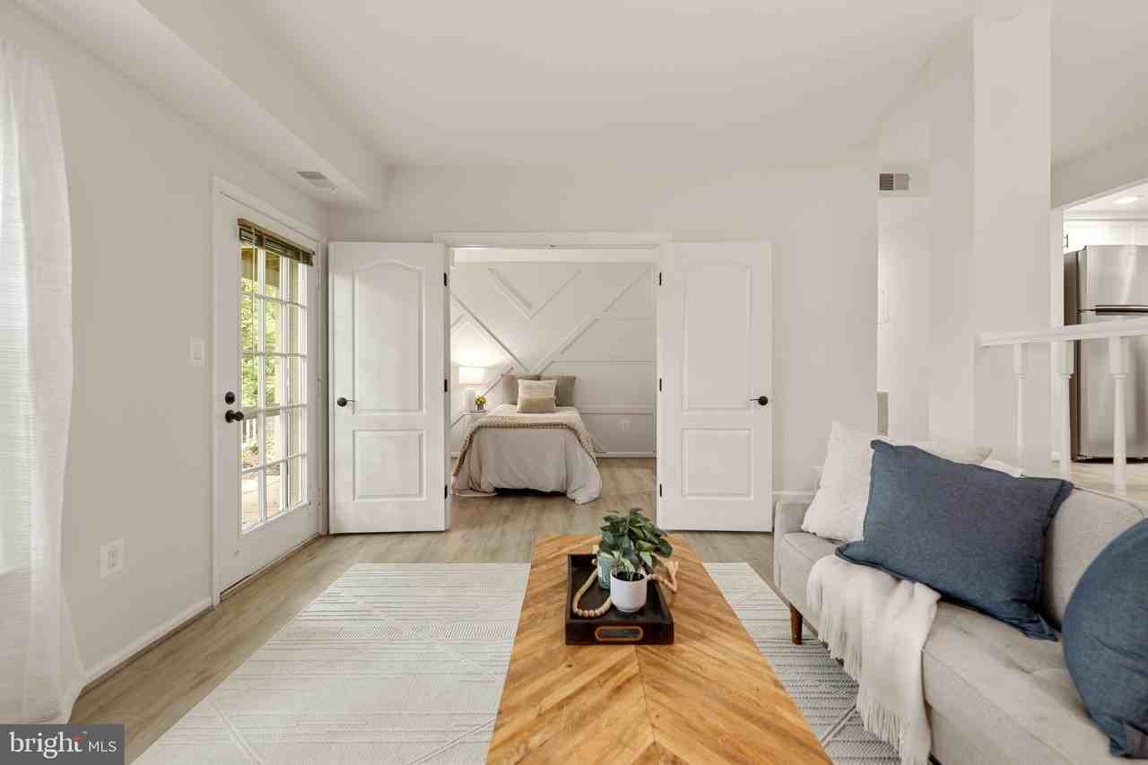 2811 S Woodrow St #B - Photo 4 of 26