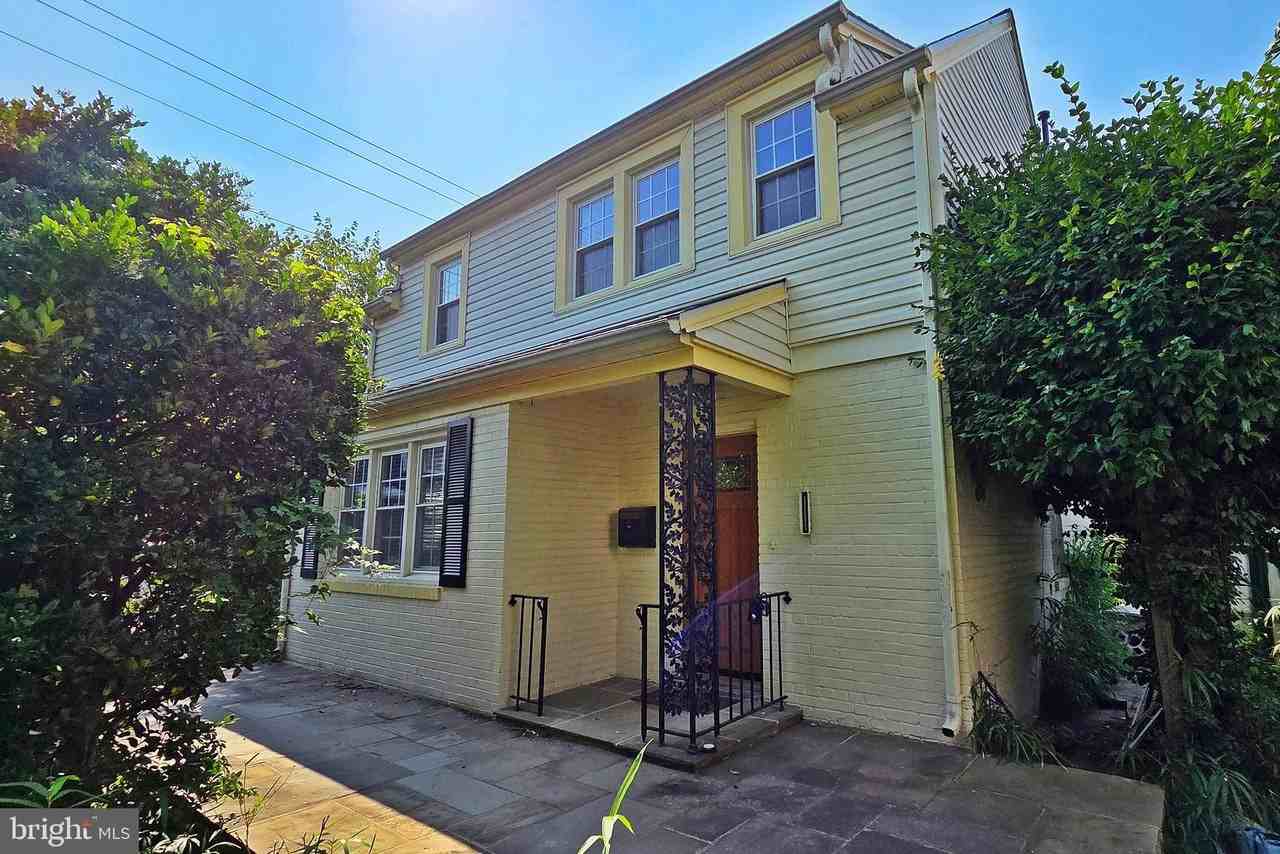 1906 S Ives St - Photo 3 of 22