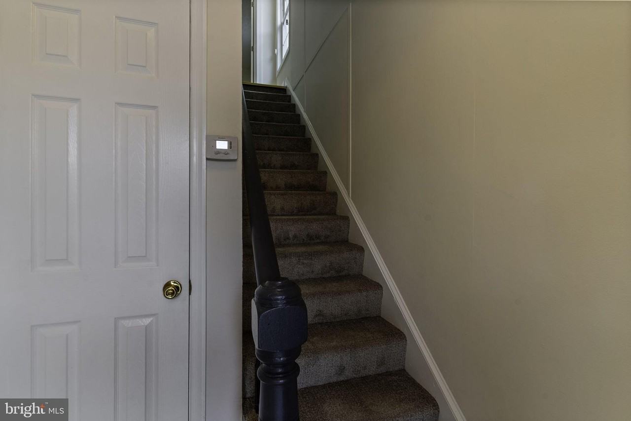 1506 Mount Vernon Ave #B - Photo 3 of 24