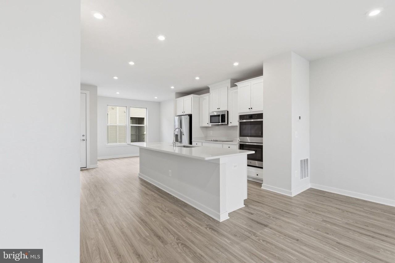 2118 Acadia Rd - Photo 5 of 49