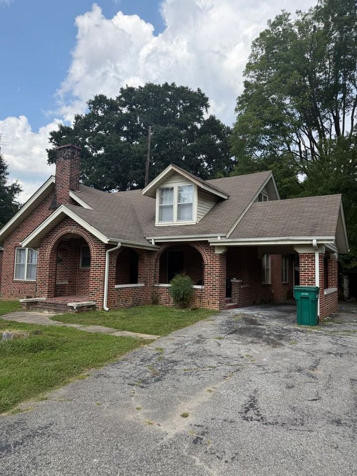 1820 S Highland Ave - Photo 2 of 3