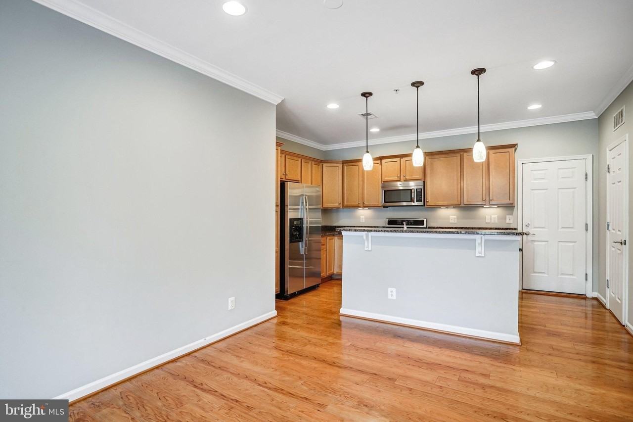 20638 Sibbald Sq - Photo 6 of 36
