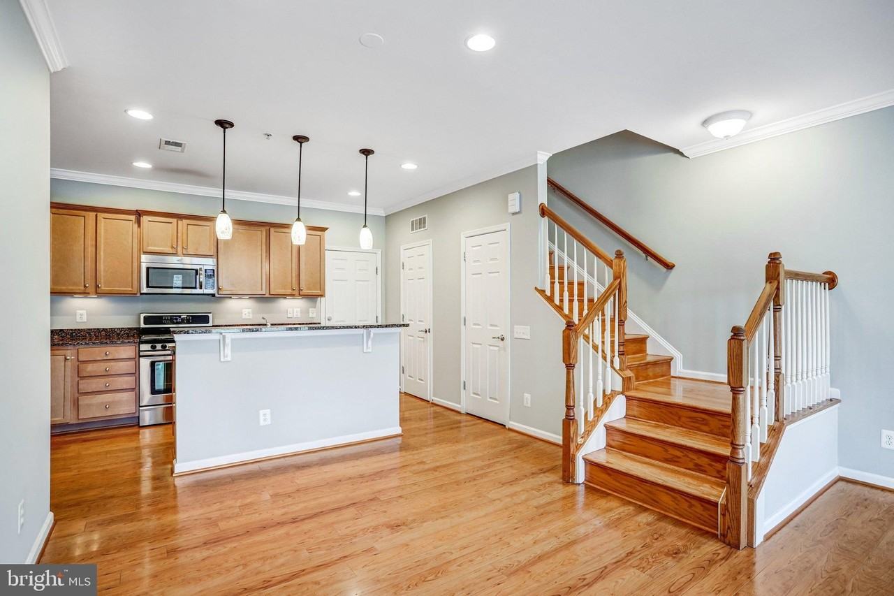 20638 Sibbald Sq - Photo 7 of 36