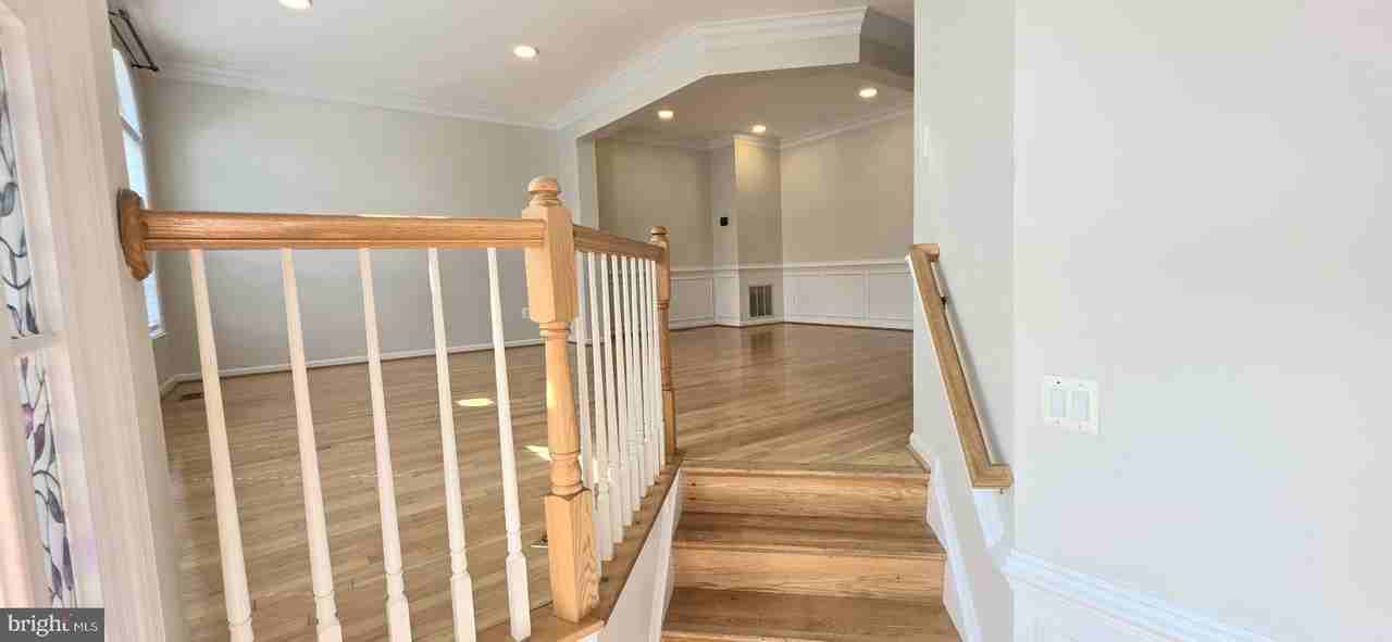 44272 Silkworth Ter - Photo 3 of 50