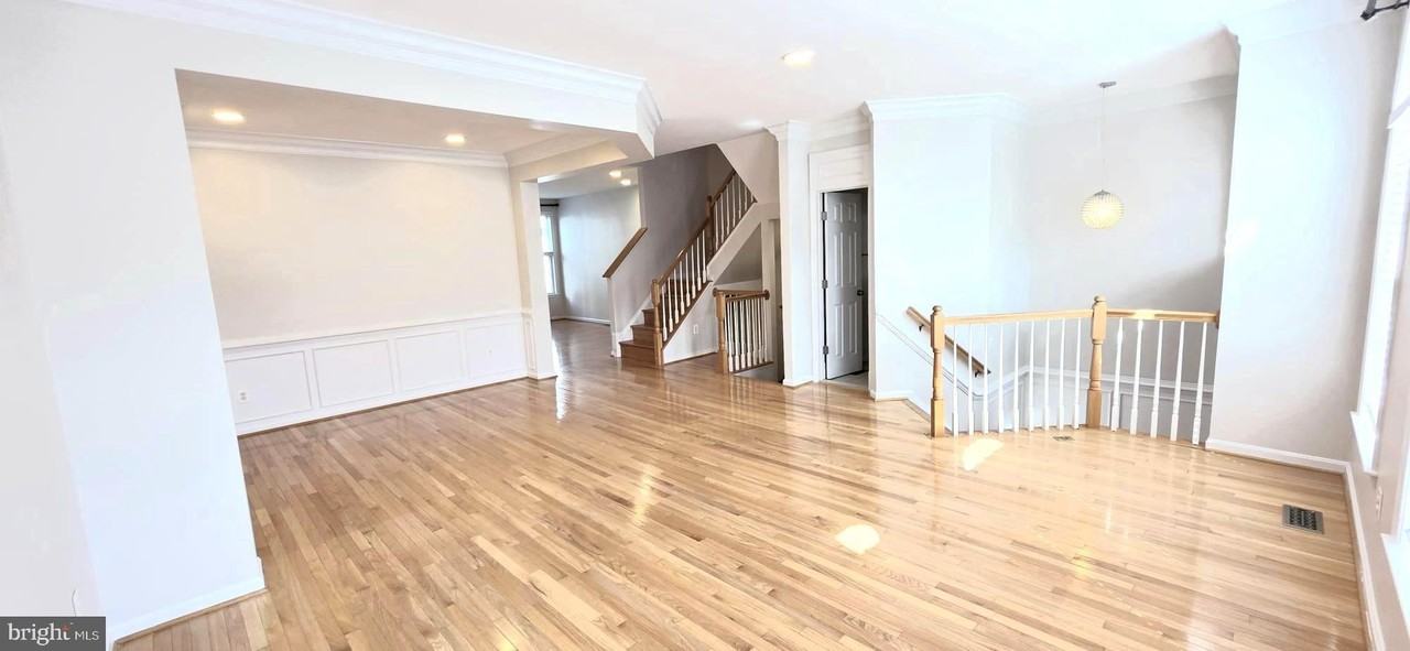 44272 Silkworth Ter - Photo 4 of 50