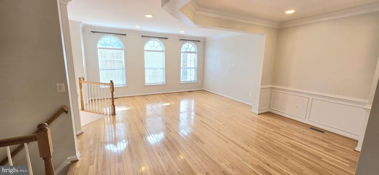 44272 Silkworth Ter - Photo 5 of 50
