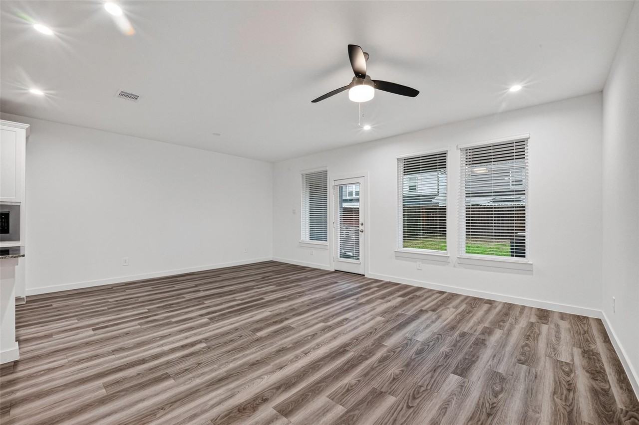 2937 Amherst Meadow Ln - Photo 6 of 34
