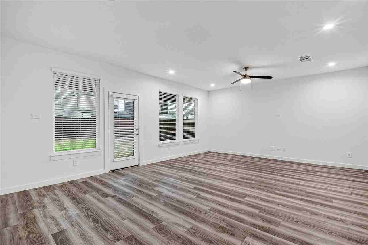 2937 Amherst Meadow Ln - Photo 7 of 34