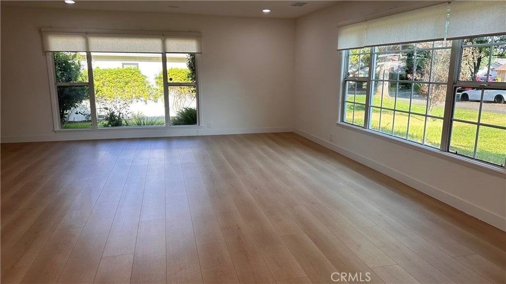 419 Robbins Dr - Photo 2 of 14