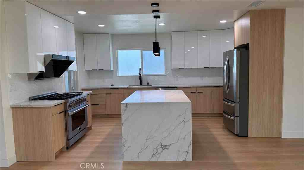 419 Robbins Dr - Photo 3 of 14