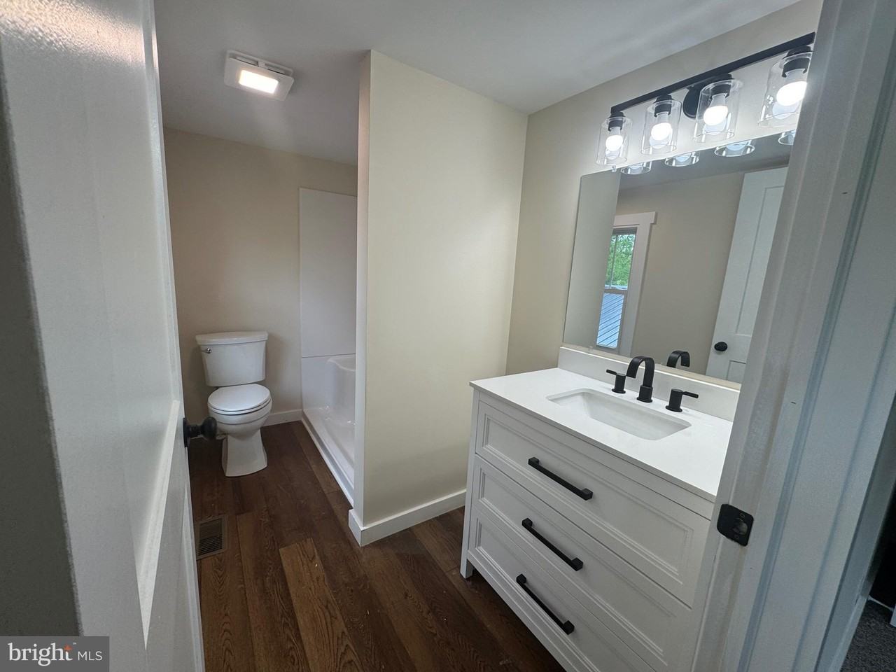 896 CHRISTIAN CHURCH - Photo 7 of 10