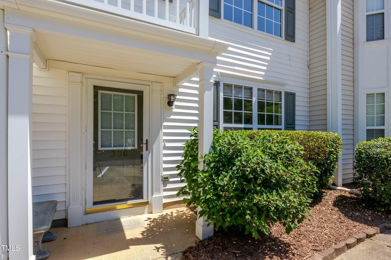 306 Orchard Park Dr - Photo 2 of 29