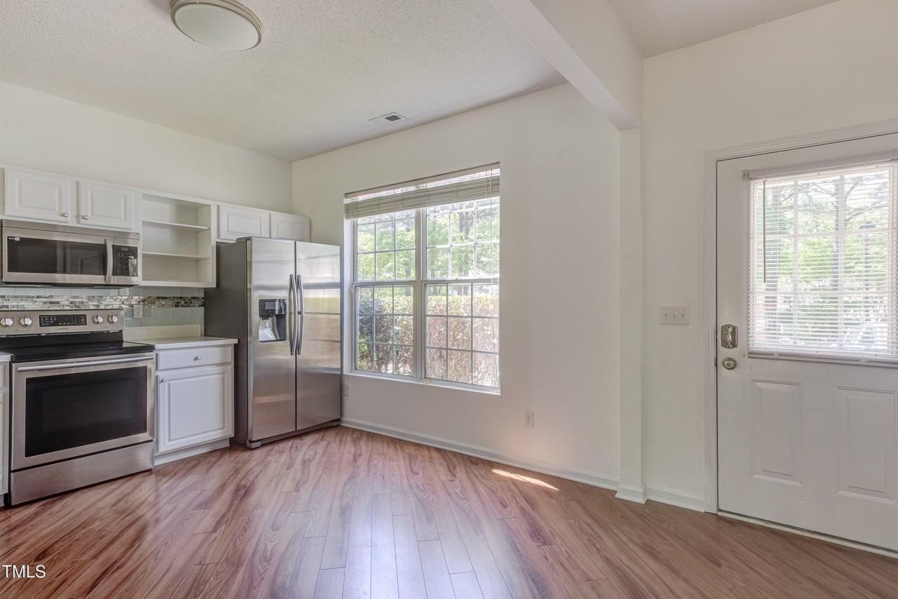 306 Orchard Park Dr - Photo 4 of 29