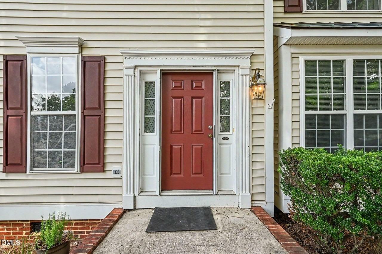 1203 Fairfax Woods Dr - Photo 4 of 30