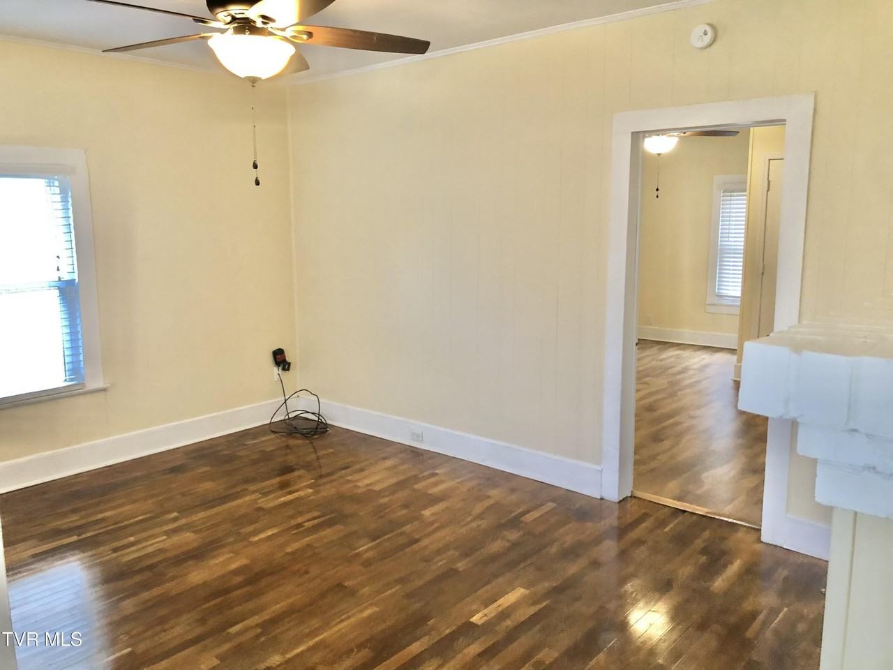 1009 Liberty Cir - Photo 3 of 18