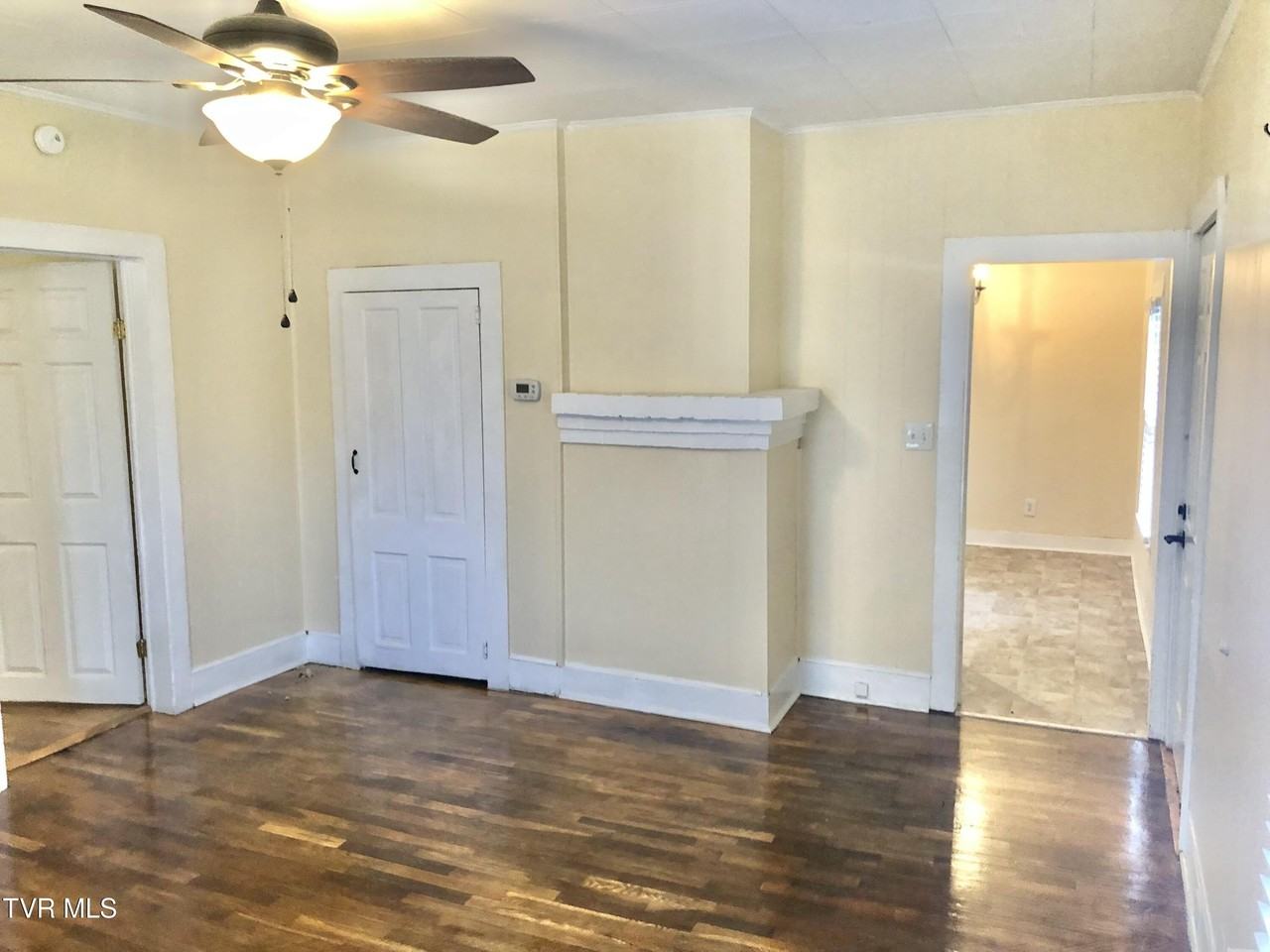 1009 Liberty Cir - Photo 4 of 18