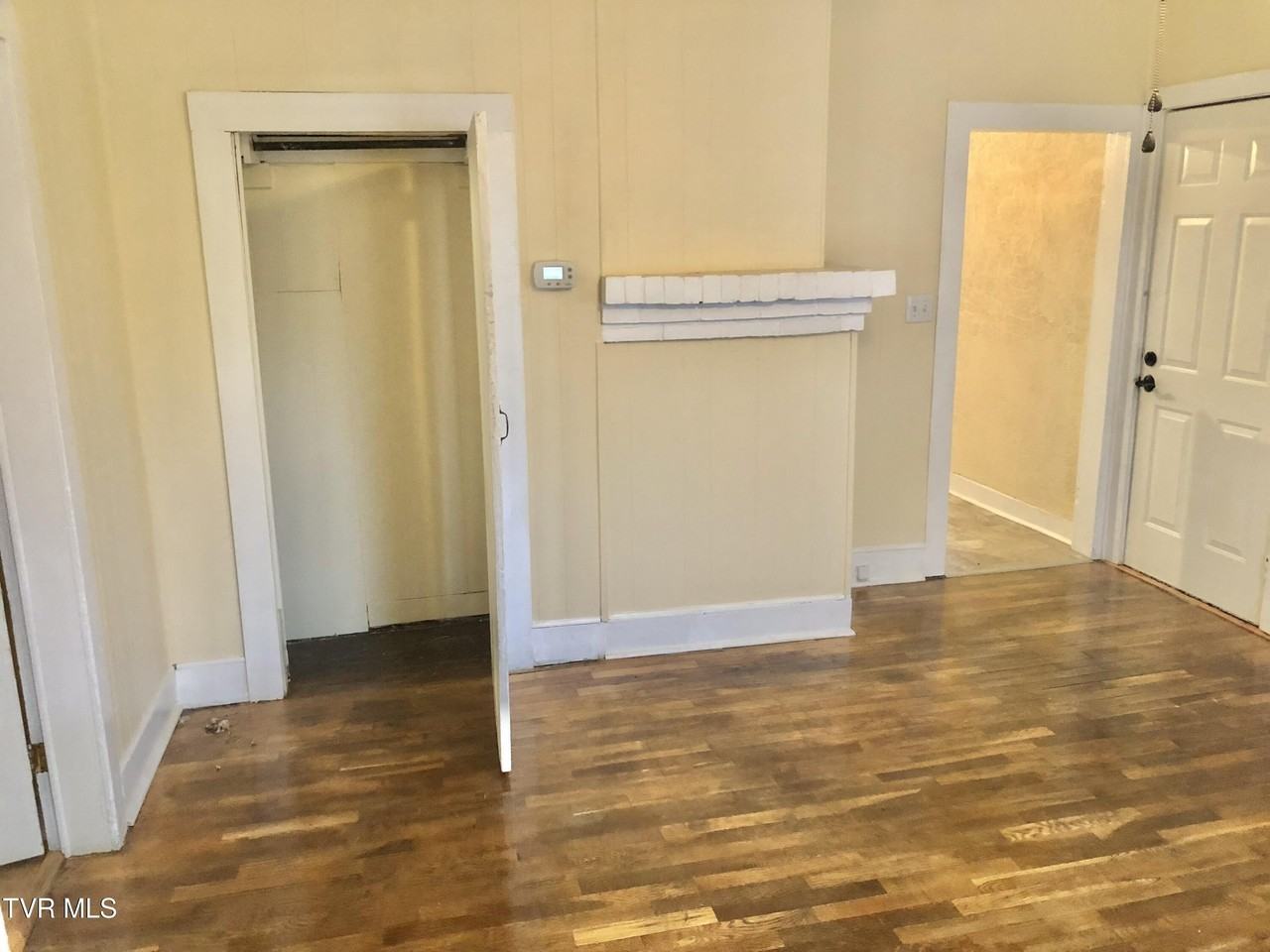1009 Liberty Cir - Photo 5 of 18