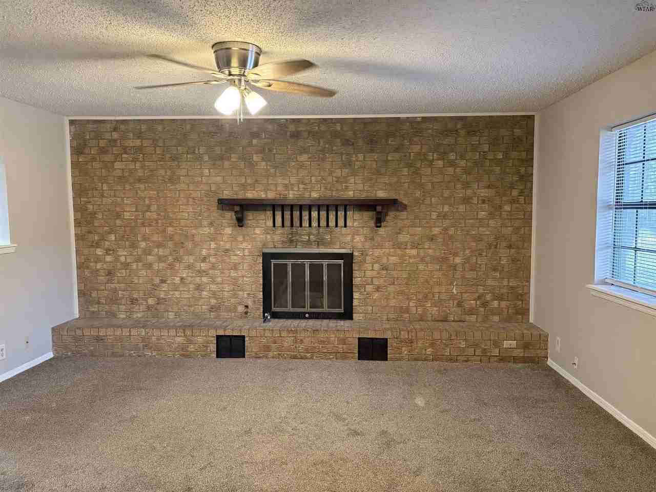 3902 Parker Blvd - Photo 3 of 18