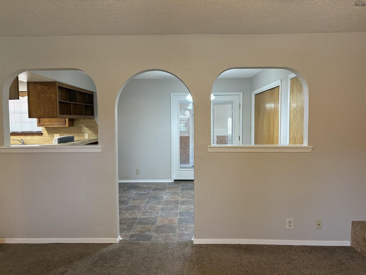 3902 Parker Blvd - Photo 4 of 18