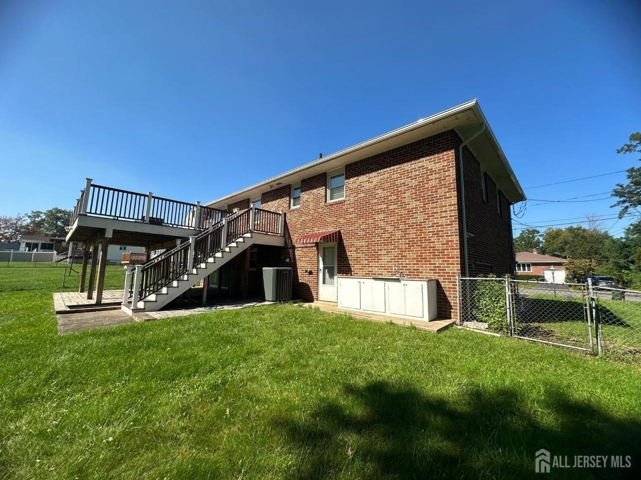 9 Holly Rd - Photo 4 of 29
