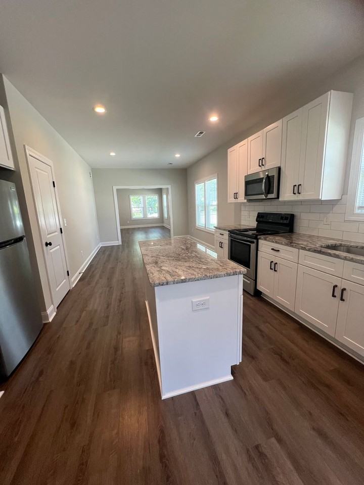 4308 Peachtree Ave - Photo 4 of 23